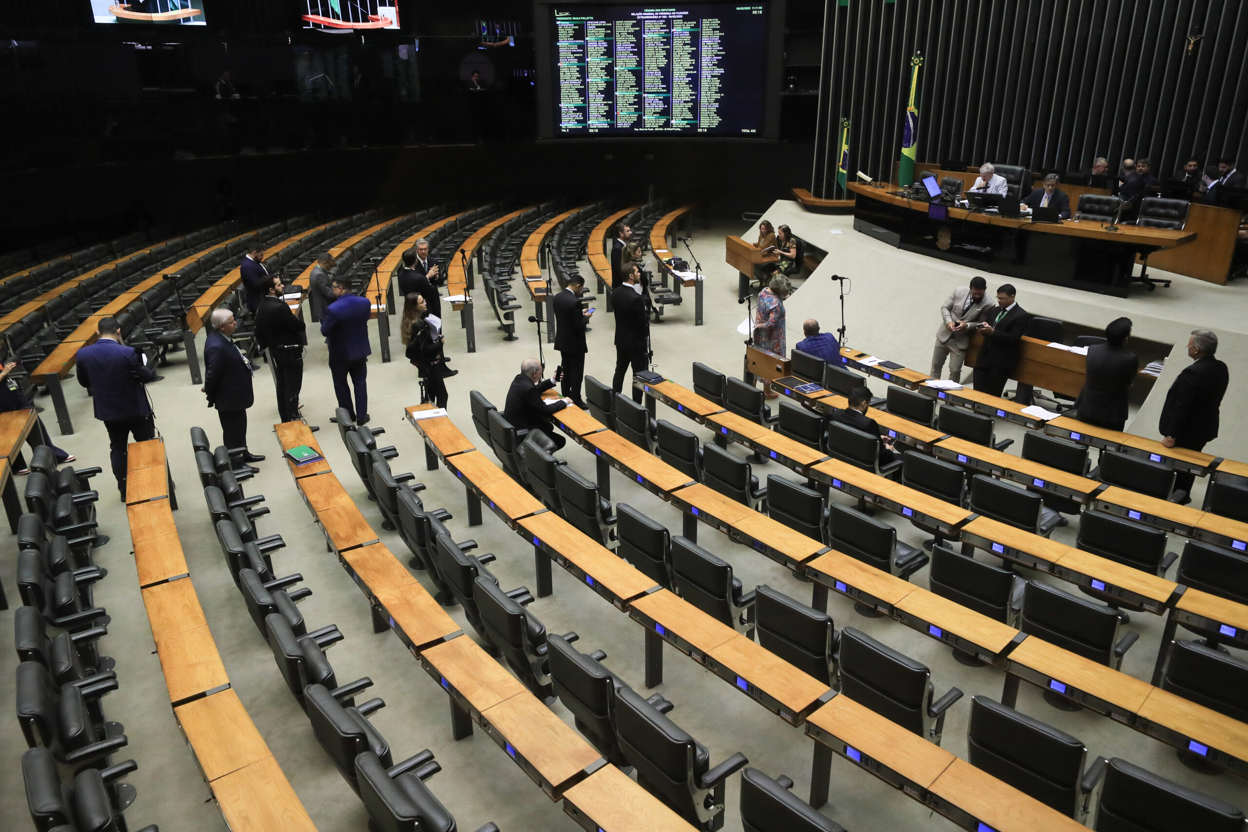 Moralidade, violência e fé: o Legislativo como espelho de disputas simbólicas neste junho de 2025