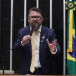 Agosto convulsivo: na Câmara em crise, PLs respondem a casos midiáticos e a pautas anti-direitos