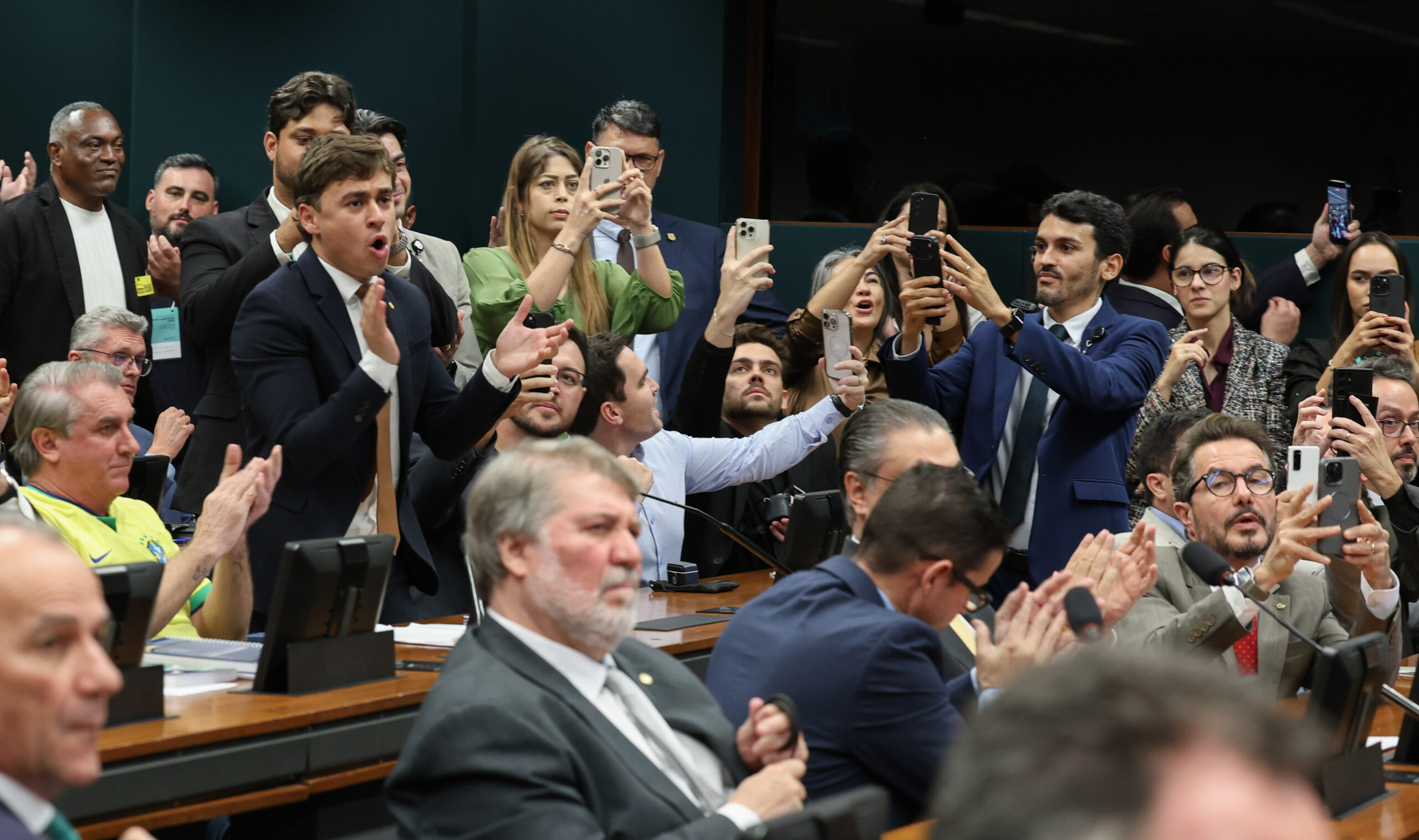 Ano eleitoral em curso: punitivismo, foco na educação e retirada de direitos seguem marcando projetos em maio de 2026
