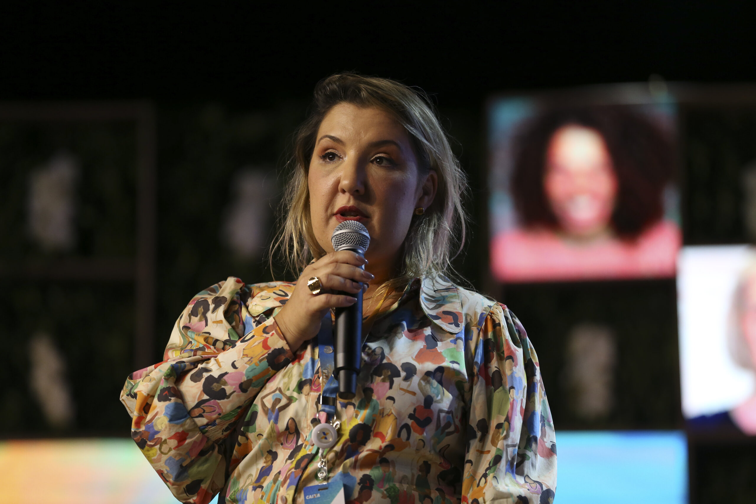 Quem é a católica que emerge como um dos principais rostos femininos da campanha de Flávio Bolsonaro