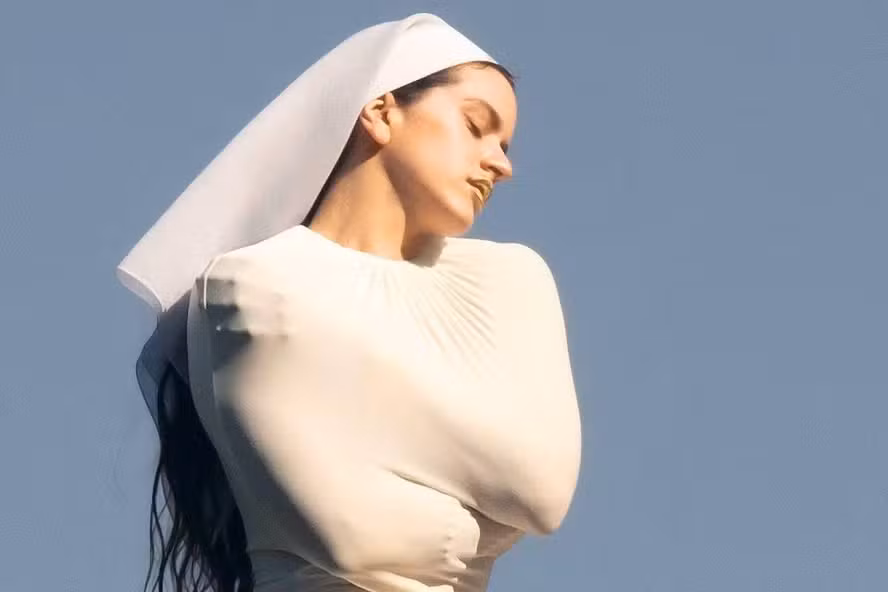 Deus por todos: de Anitta a Rosalía, de editoras a série, por que música, livros e audiovisual estão tão focados na espiritualidade?