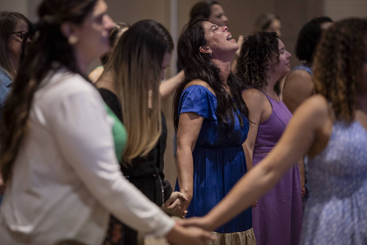 Estudo desmonta caricatura da eleitora evangélica e mostra mudanças na visão sobre feminismo