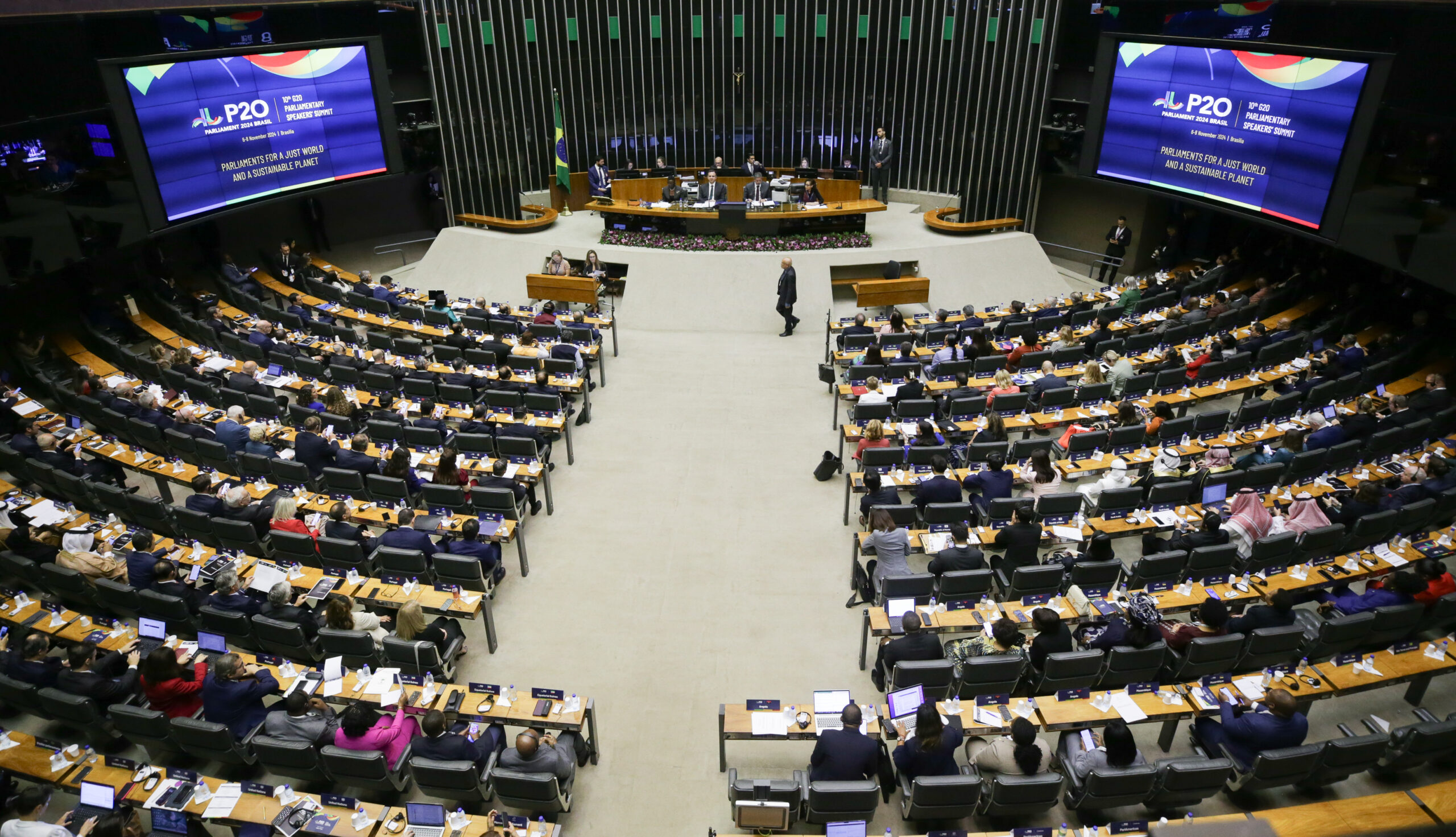 Levantamento do Bereia mapeia 335 candidaturas com identidade religiosa para a Câmara Federal com apelo à segurança pública